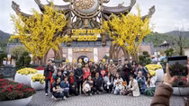 Hàng nghìn khách đến du xuân tại Sun World Ba Na Hills đầu năm mới 2025