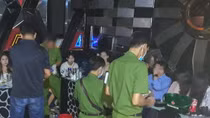 Cảnh sát đột kích Karaoke OLALA, phát hiện 19 nam nữ dương tính với ma túy