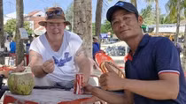 Giúp du khách Australia tìm lại nhẫn kim cương bị đánh rơi tại bãi biển Cửa Đại