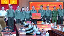 Thanh tra Bộ Công an chia sẻ khó khăn với CBCS và người dân vùng lũ lụt ở Huế