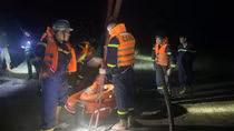 Xuyên đêm tìm kiếm người đàn ông mất tích ở hồ chứa nước Phú Xuân