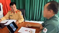 Bị phạt 10 triệu đồng, trừ 4 điểm GPLX vì chuyển làn không bật đèn tín hiệu trên cao tốc