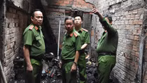 Cục Cảnh sát PCCC và CNCH kiểm tra hiện trường vụ cháy khiến 4 người tử vong ở Tiên Giang