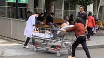 Cụ ông vỡ dạ dày do người nhà sơ cứu hóc dị vật sai cách