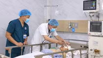 Cứu sống người đàn ông bị đóng đinh 10 cm vào đầu chưa rõ nguyên nhân