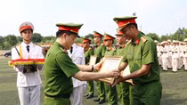 Khen thưởng hơn 2.700 tập thể, cá nhân xuất sắc trong công tác diễu binh, diễu hành Đại lễ 30/4