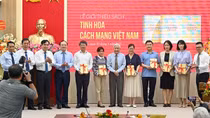 Lễ ra mắt cuốn sách "Tinh hoa cách mạng Việt Nam" của nhà báo Hà Đăng