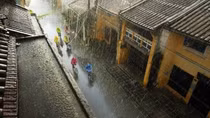 Mưa nhiều nơi ở Bắc và Trung Bộ, vùng núi trời lạnh