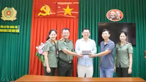 Trao lại tài sản cho một người Hàn Quốc đã đánh rơi