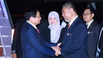 Thủ tướng tới Kuala Lumpur, bắt đầu chuyến công tác dự Hội nghị cấp cao ASEAN