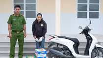 Nữ quái chuyên "cướp bia" của các cửa hàng tạp hóa