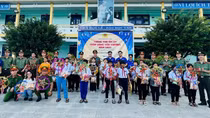 Trung thu sớm đến với thiếu nhi vùng biên giới La Êê