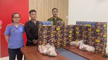 Vận chuyển hơn 1 tạ pháo nổ trên xe khách