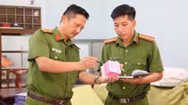 Phát hiện kho hàng chứa mỹ phẩm nghi giả mạo thương hiệu