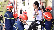 Công an Hải Phòng hướng dẫn kỹ năng chữa cháy, thoát nạn cho người dân