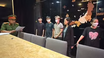 Chủ và nhân viên nhà hàng bị truy tố vì hành hung, lột quần áo khách đòi tiền