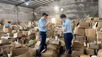 Khui lộ kho chứa hoá, mỹ phẩm nhập lậu chuyên tuồn hàng quảng bá trên TikTok