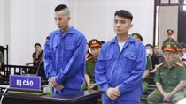Hai nhân viên sân golf lãnh 23 năm tù vì tội “bỏ nhỏ” ma tuý