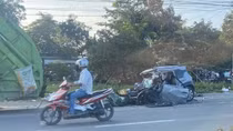 Húc vào đuôi xe chở rác, hai người ngồi trên ô tô con tử vong