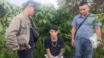 Bắt giữ con nghiện cất giấu 2 bánh heroin trong rẫy cà phê