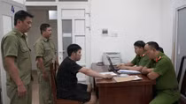 Truy bắt nóng kẻ xông vào nhà, cướp tài sản của cụ bà 72 tuổi giữa ban ngày