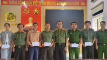 Các Tướng lĩnh và Anh hùng LLVT CAND quê hương Nghệ An hỗ trợ người dân vùng lũ