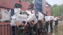 TP Huế phân phối hàng chục tấn hàng viện trợ khẩn cấp của Nga đến người dân bị ngập lụt