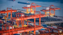Xuất khẩu của Trung Quốc vượt mọi dự đoán trước thềm ông Trump nhậm chức