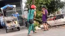 Cô ruột hành hung cháu trai do không bán hết vé số