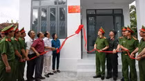Công an tỉnh Khánh Hòa bàn giao thêm hai căn nhà trong "Chiến dịch Quang Trung"