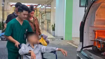 Thí sinh tại Sơn La đi thi bằng xe cứu thương sau ca mổ ruột thừa
