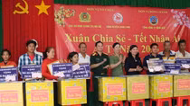 Cục An ninh chính trị nội bộ trao nhà đại đoàn kết và tặng quà người nghèo tại Trà Vinh