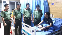 Thăm hỏi, động viên hai cán bộ Công an bị thương trong quá trình thực hiện nhiệm vụ