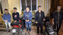 Nhóm quái xế dùng khẩu trang che biển số, mang gậy sắt ra phố tìm đối thủ