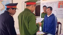 2 du khách nước ngoài tử vong sau khi uống rượu được pha chế từ... cồn y tế