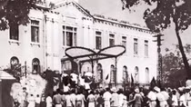 Bài 2: Những ngày cờ bay nơi nơi, muôn ánh sao vàng