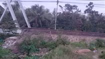 Đi bộ trên đường sắt, một người chết, một người may mắn thoát nạn