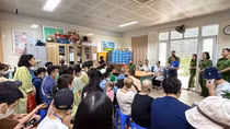 Cục Cảnh sát môi trường trao 70 suất quà động viên các bệnh nhi tại Bệnh viện K Trung ương