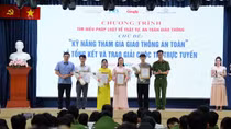 Tuyên truyền pháp luật về an toàn giao thông bằng phiên tòa giả định thu hút đông đảo sinh viên