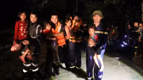 Công an tỉnh Lạng Sơn giúp nhân dân ứng phó với mưa lớn, ngập lụt