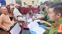 Đội nắng đến từng nhà phục vụ thu nhận mẫu ADN của thân nhân liệt sĩ chưa xác định được danh tính