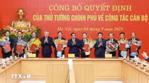 Thủ tướng trao Quyết định điều động, bổ nhiệm 8 lãnh đạo các bộ, cơ quan