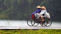 Miền Bắc mưa rào đan xen nắng, Trung Bộ có nơi nóng bức