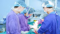"Giải thoát" khối u khổng lồ trong bụng người phụ nữ