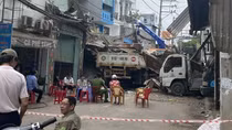 Nổ lò hơi ép kính, ít nhất 4 căn nhà bị ảnh hưởng