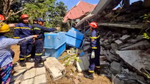 Ngày đầu Đội CNCH Công an Việt Nam cùng chó nghiệp vụ làm nhiệm vụ tại Myanmar
