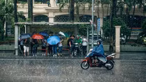 Cả nước nhiều nơi mưa dông, Hà Nội nền nhiệt giảm nhẹ