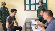 Mang 18.500 Nhân dân tệ giả sang Việt Nam du lịch