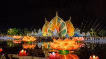 Lễ tưởng niệm các anh hùng liệt sỹ và đêm hoa đăng tại Đại lễ Vesak 2025
