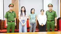 Vết trượt dài không chỉ của một hoa hậu